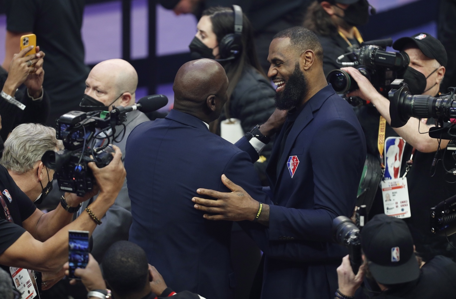 crownsports-霍华德问ChatGPT历史前十 后者给出答案：乔詹勾环魔 帅伯邓科奥