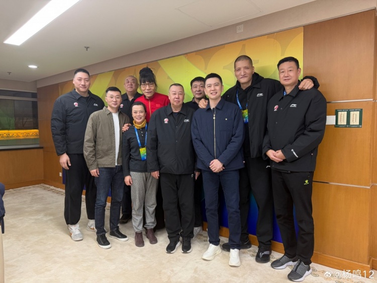 皇冠体育-观战CBA俱乐部杯！杨鸣：感谢巴特尔会长邀请 祝内蒙篮球越来越好