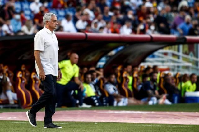 crownsports-南方德比变另类“双红会” 穆帅：裁判讲究，端水大师